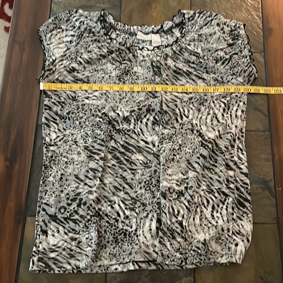 Kim Rogers Ruffle trim neck & sleeve Animal Print burnout top- Large - Picture 8 of 10
